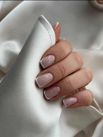 French cu glitter, corp roz, vârf alb